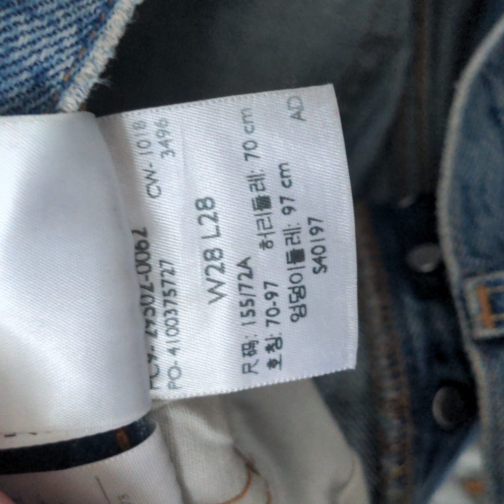 Levi's 501 distressed jeans 28x28 - Picture 5 of 9